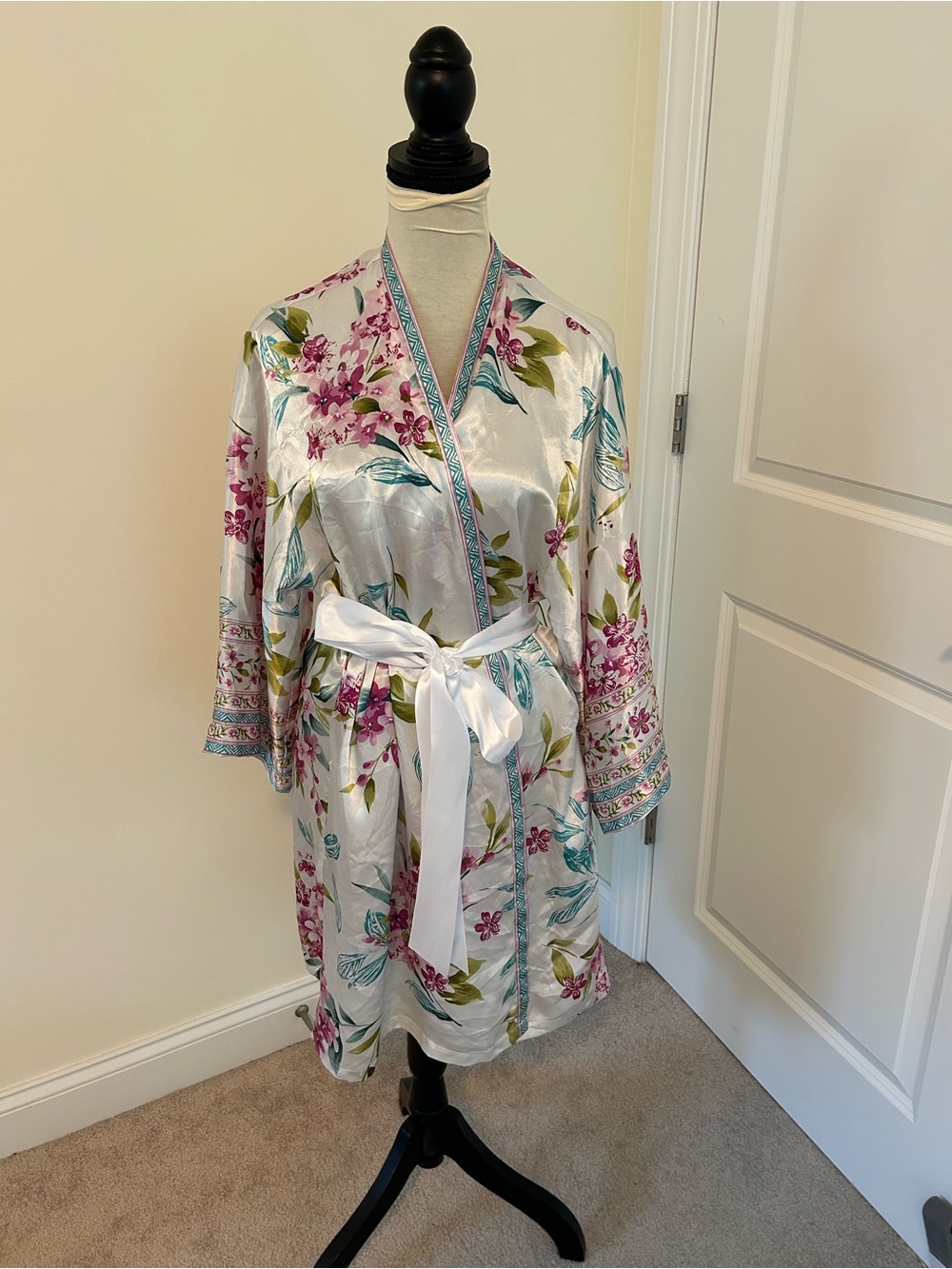 Oscar de la Renta pink label satin robe sleepwear wrap in Ivory Pink floral